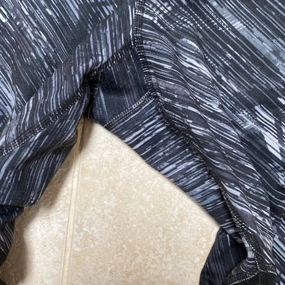 C9 Champion Capri leggings black with print durodry size L - Picture 2 of 3